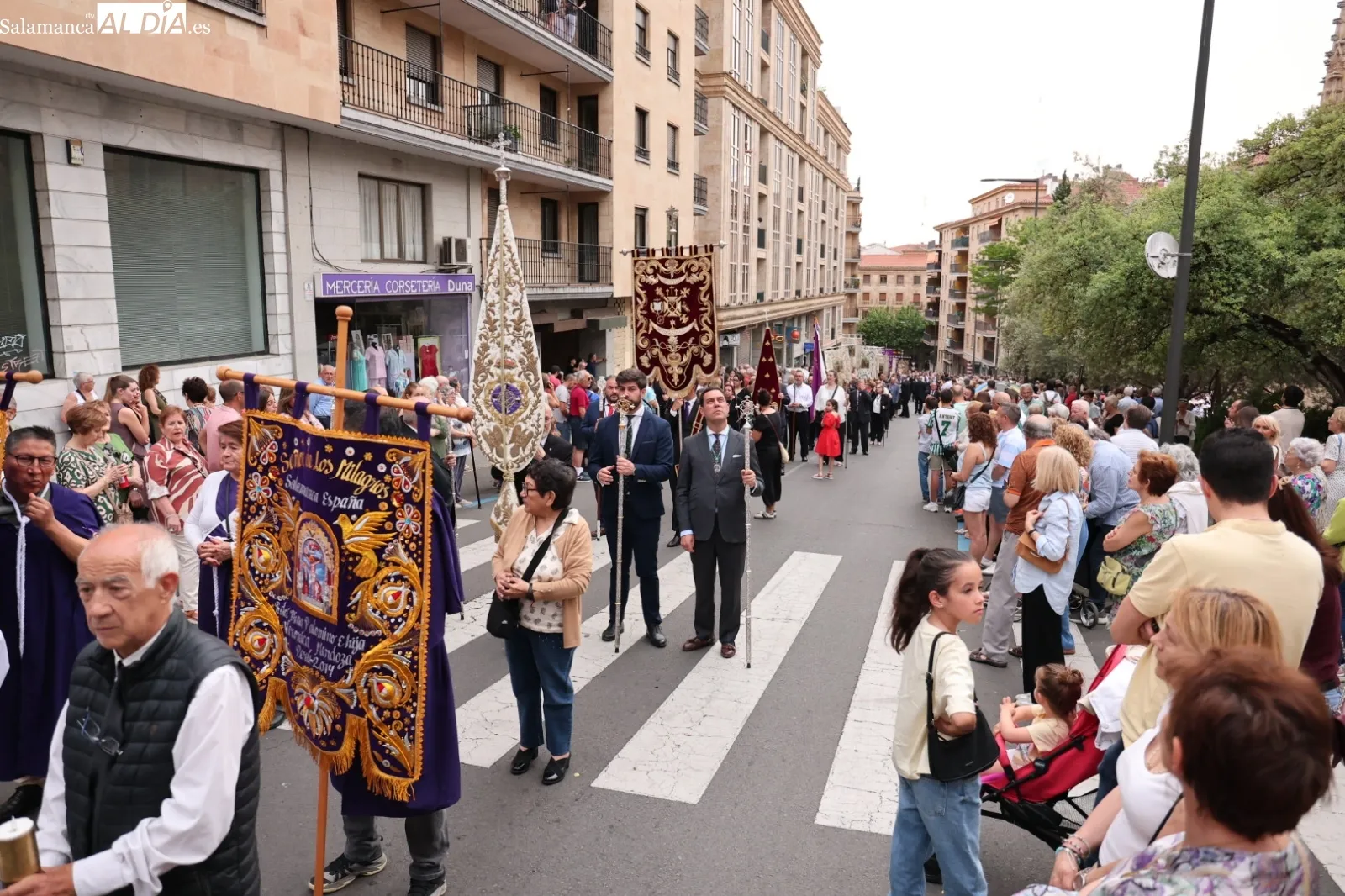 Foto 16 - V&Iacute;DEO y FOTOS | Solemne procesi&oacute;n del Cristo de los Milagros desde la Cuesta de Sancti Sp&iacute;ritus 