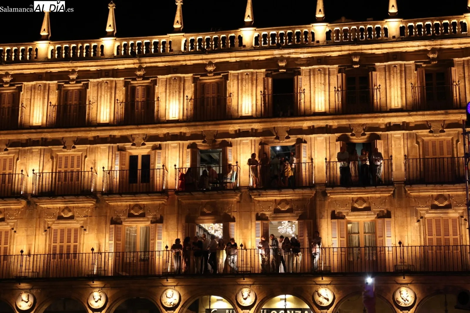 Foto 15 - FOTOS y V&Iacute;DEO | Nexus conquista la Plaza Mayor de Salamanca en su segundo vuelo