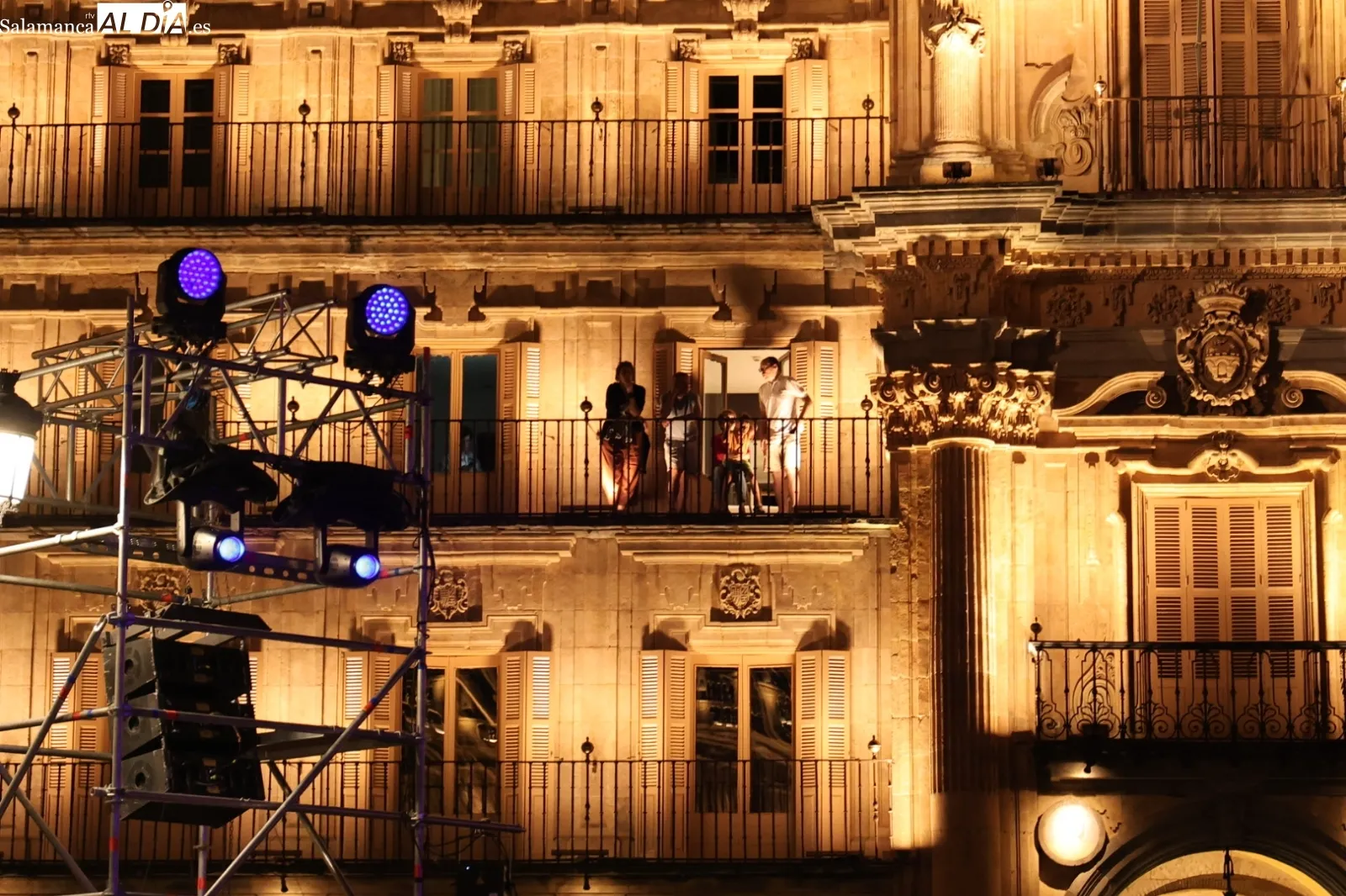 Foto 14 - FOTOS y V&Iacute;DEO | Nexus conquista la Plaza Mayor de Salamanca en su segundo vuelo