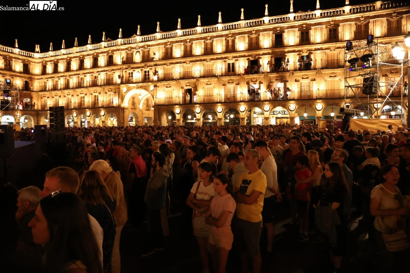 Foto 12 - FOTOS y V&Iacute;DEO | Nexus conquista la Plaza Mayor de Salamanca en su segundo vuelo