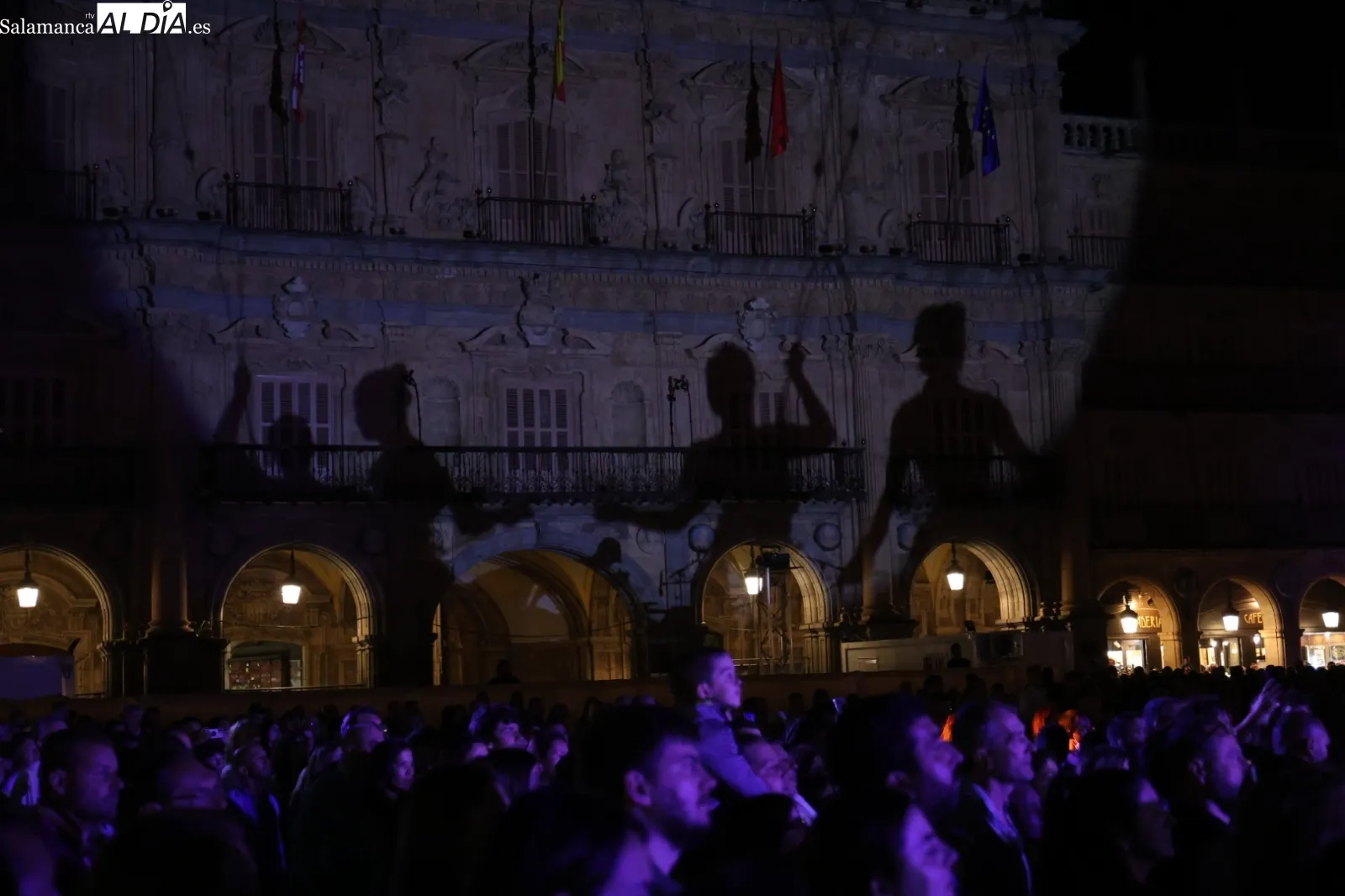 Foto 6 - FOTOS y V&Iacute;DEO | Nexus conquista la Plaza Mayor de Salamanca en su segundo vuelo