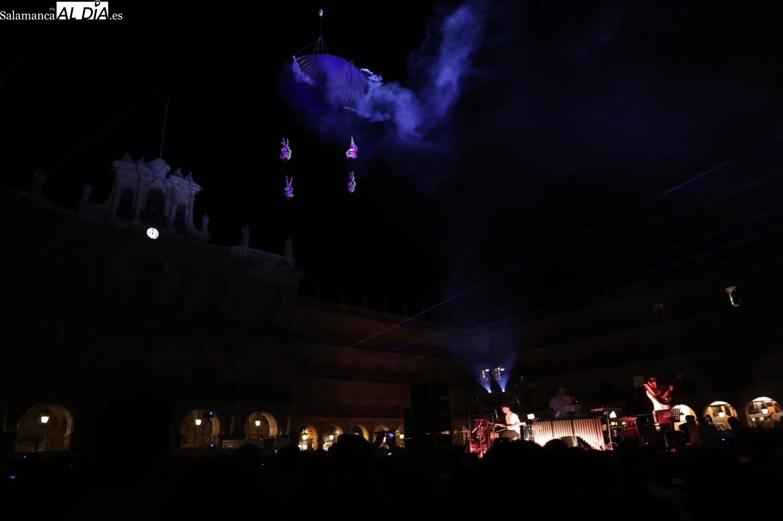 Foto 18 - FOTOS y V&Iacute;DEO | Nexus conquista la Plaza Mayor de Salamanca en su segundo vuelo