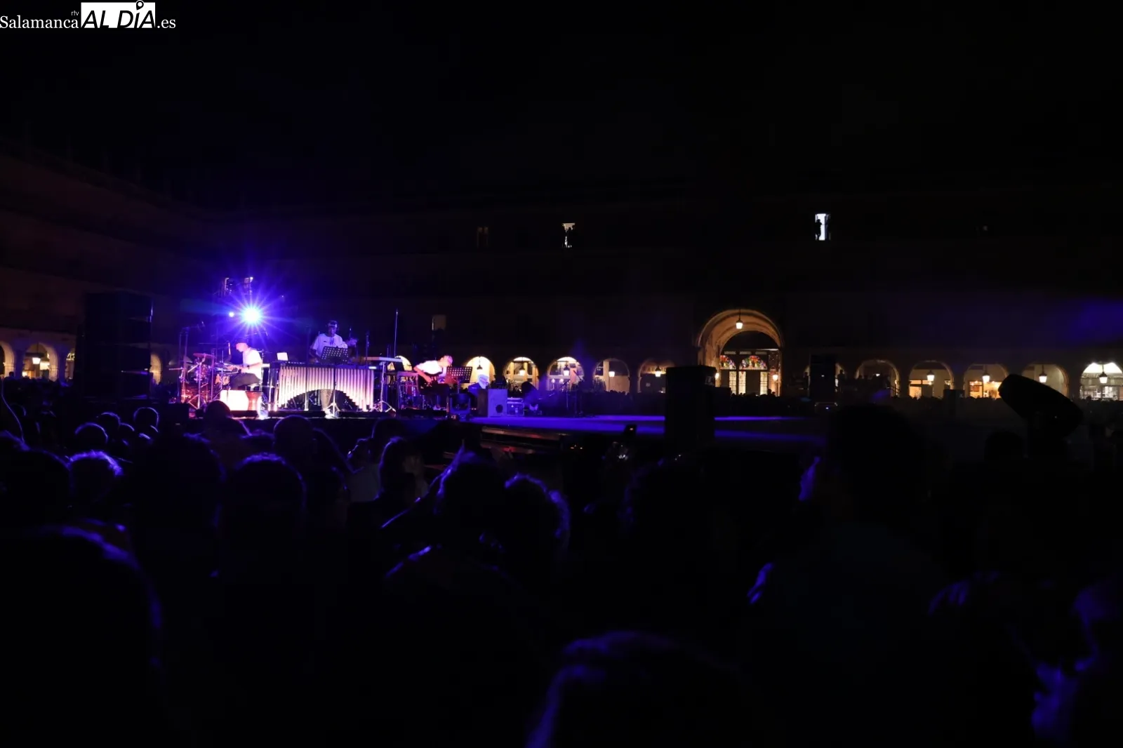 Foto 17 - FOTOS y V&Iacute;DEO | Nexus conquista la Plaza Mayor de Salamanca en su segundo vuelo