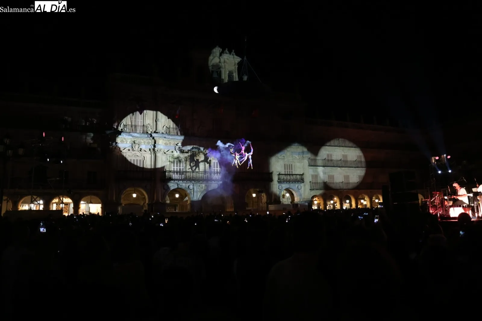 Foto 16 - FOTOS y V&Iacute;DEO | Nexus conquista la Plaza Mayor de Salamanca en su segundo vuelo