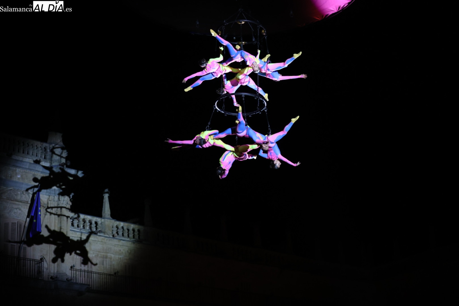 FOTOS y VÍDEOS | Nexus conquista la Plaza Mayor de Salamanca en su segundo vuelo