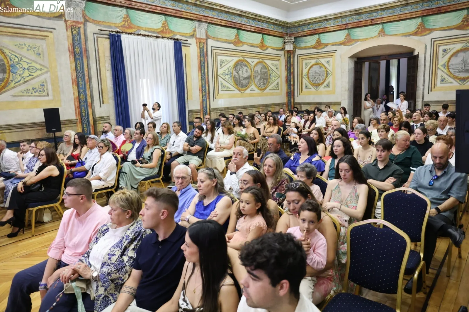 Foto 18 - Los alumnos de Informaci&oacute;n y Documentaci&oacute;n de la USAL se grad&uacute;an (FOTOS)