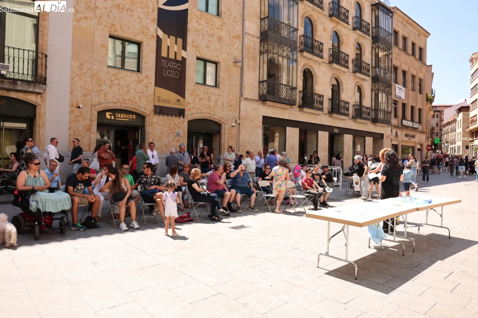 Foto 8 - La plaza del Liceo celebra el D&iacute;a de las Lenguas de Signos Espa&ntilde;olas con actividades para todos los p&uacute;blicos (FOTOS)