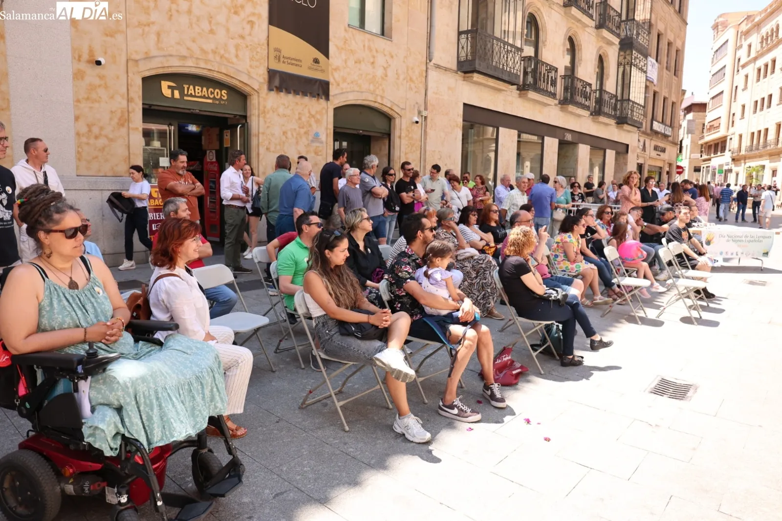 Foto 4 - La plaza del Liceo celebra el D&iacute;a de las Lenguas de Signos Espa&ntilde;olas con actividades para todos los p&uacute;blicos (FOTOS)