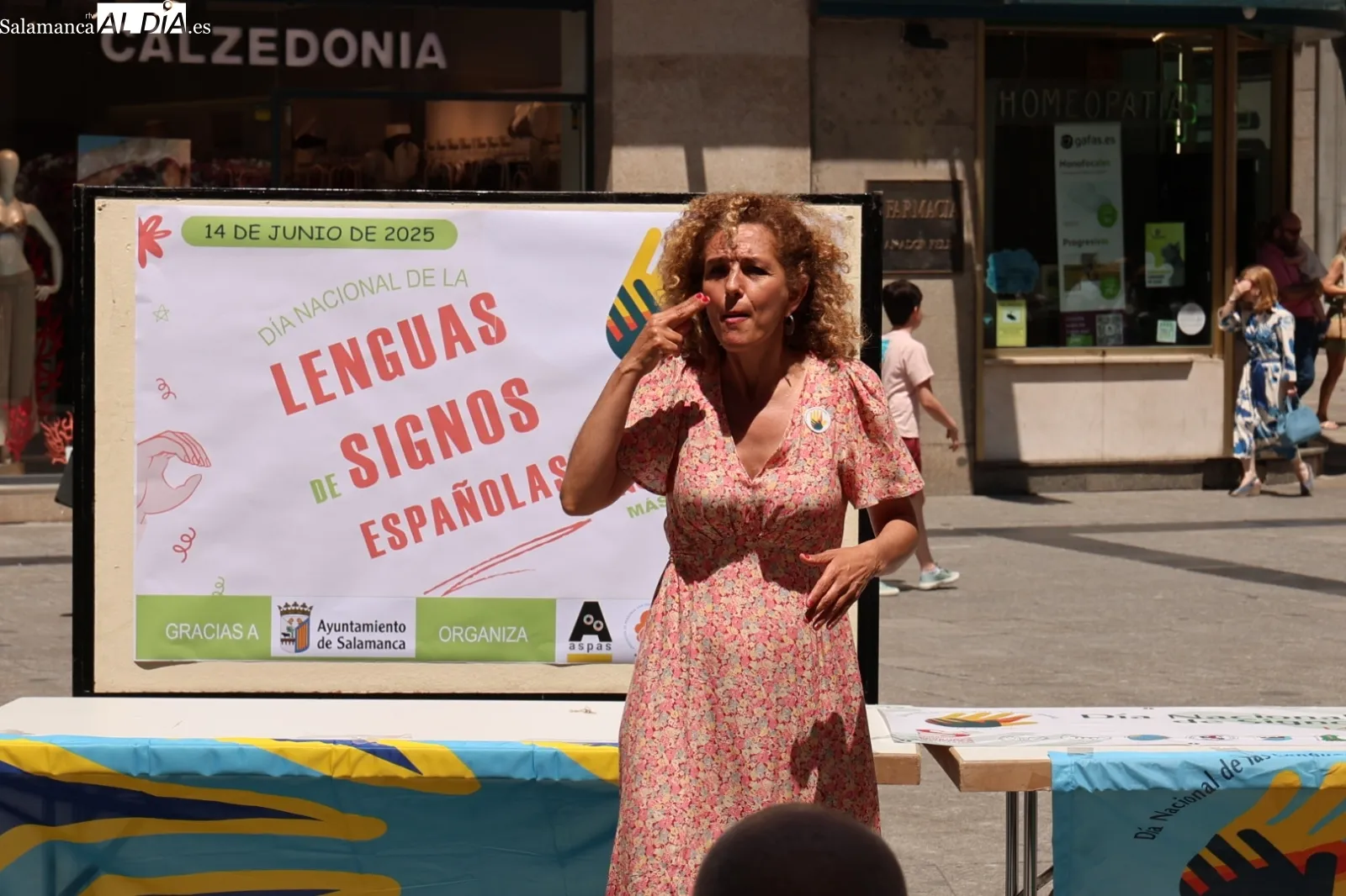 Foto 2 - La plaza del Liceo celebra el D&iacute;a de las Lenguas de Signos Espa&ntilde;olas con actividades para todos los p&uacute;blicos (FOTOS)