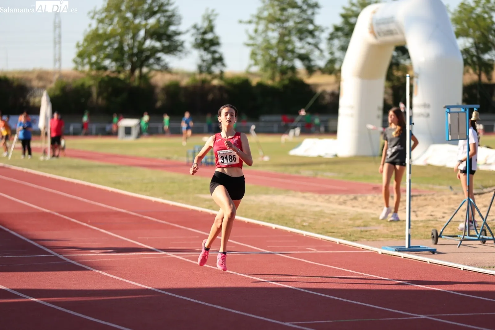 Foto 2 - El Encuentro Internacional de Relevos 4x100 Espa&ntilde;a-Portugal llena de talento Las Pistas (FOTOS)