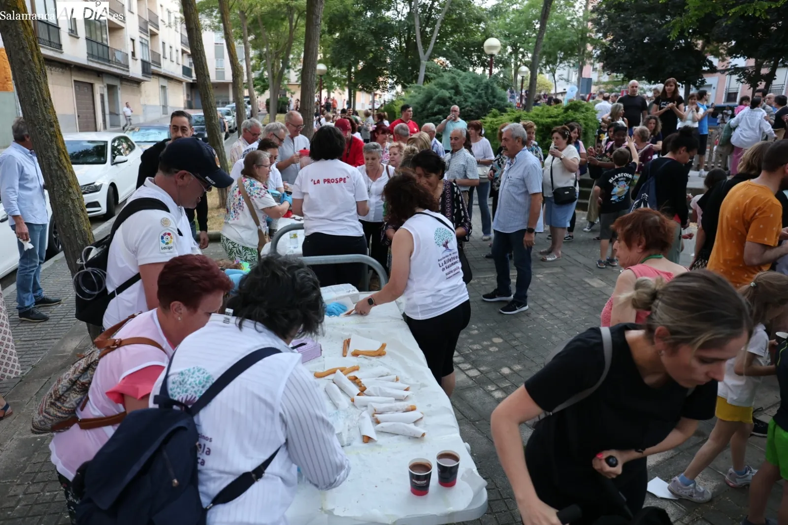 Foto 4 - Animada chocolatada popular en las fiestas del barrio de La Aldehuela (FOTOS)
