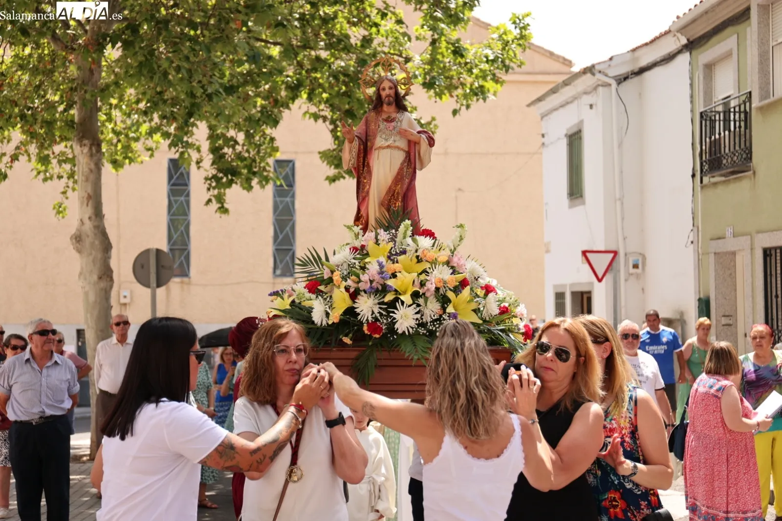 Foto 11 - Emotiva procesi&oacute;n del Sagrado Coraz&oacute;n en Pizarrales tras la misa (FOTOS)