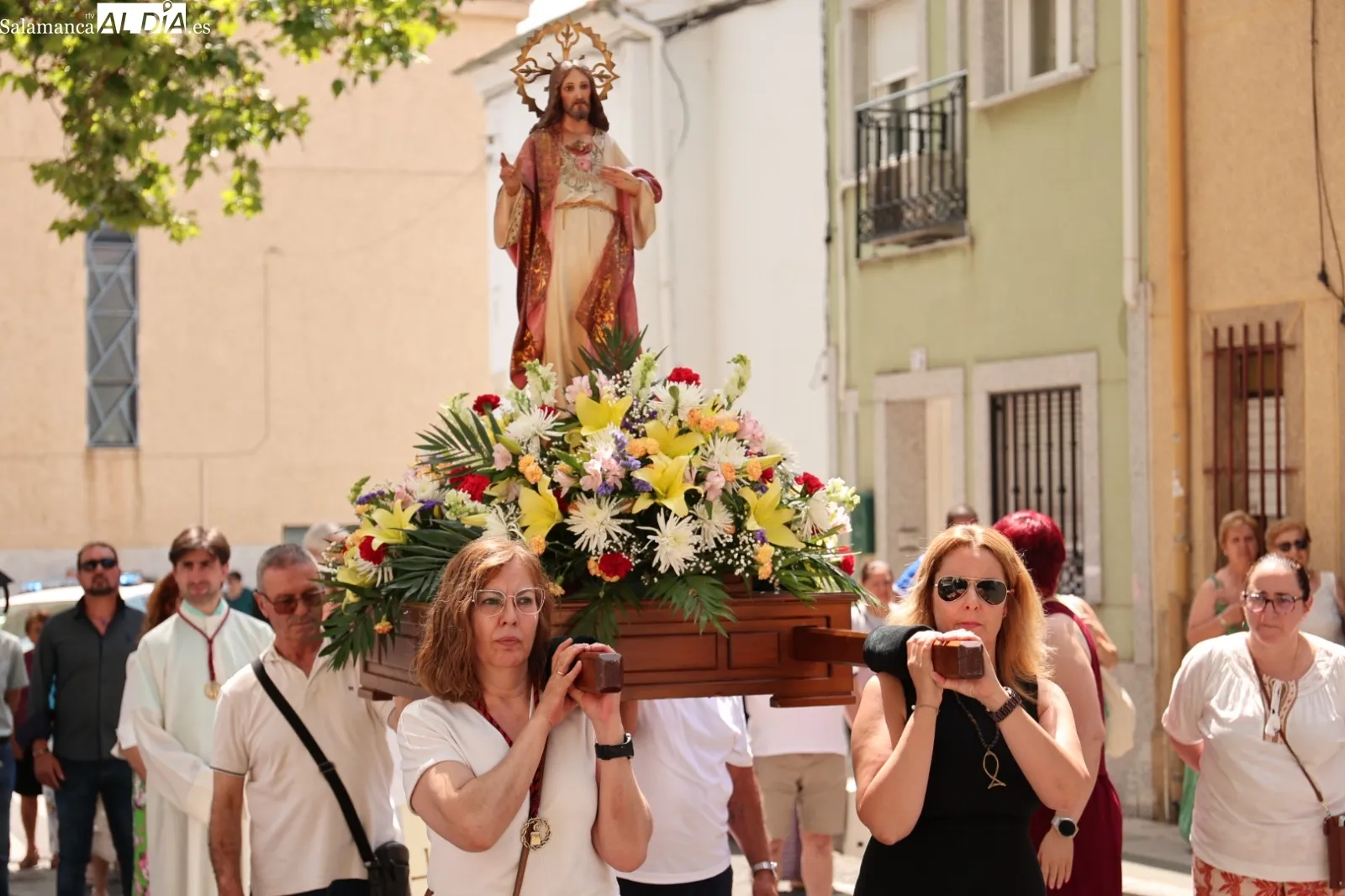 Foto 10 - Emotiva procesi&oacute;n del Sagrado Coraz&oacute;n en Pizarrales tras la misa (FOTOS)