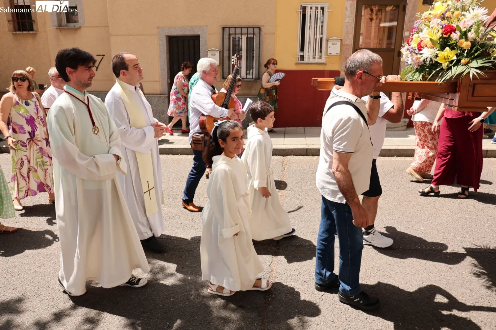Foto 6 - Emotiva procesi&oacute;n del Sagrado Coraz&oacute;n en Pizarrales tras la misa (FOTOS)