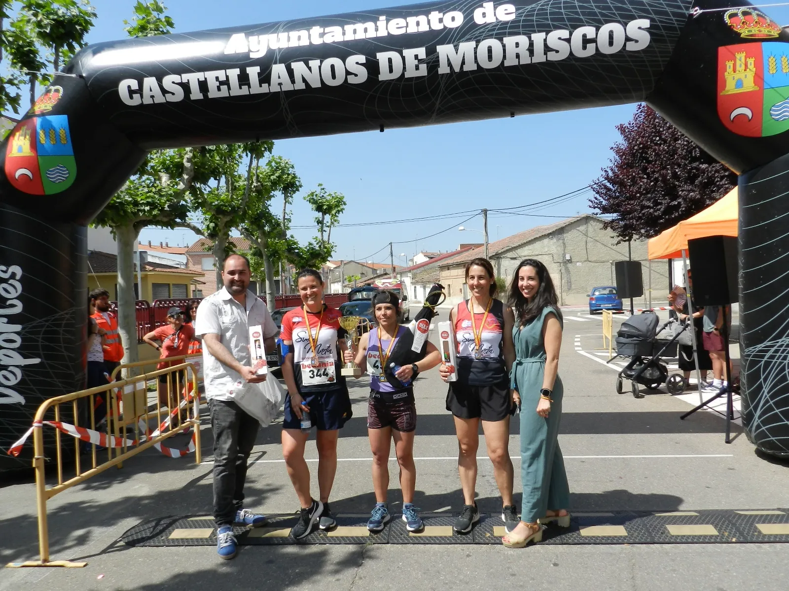 Foto 2 - Pablo L&oacute;pez y Sandra Santamar&iacute;a, los m&aacute;s r&aacute;pidos en la Carrera Popular de Castellanos de Moriscos 2025