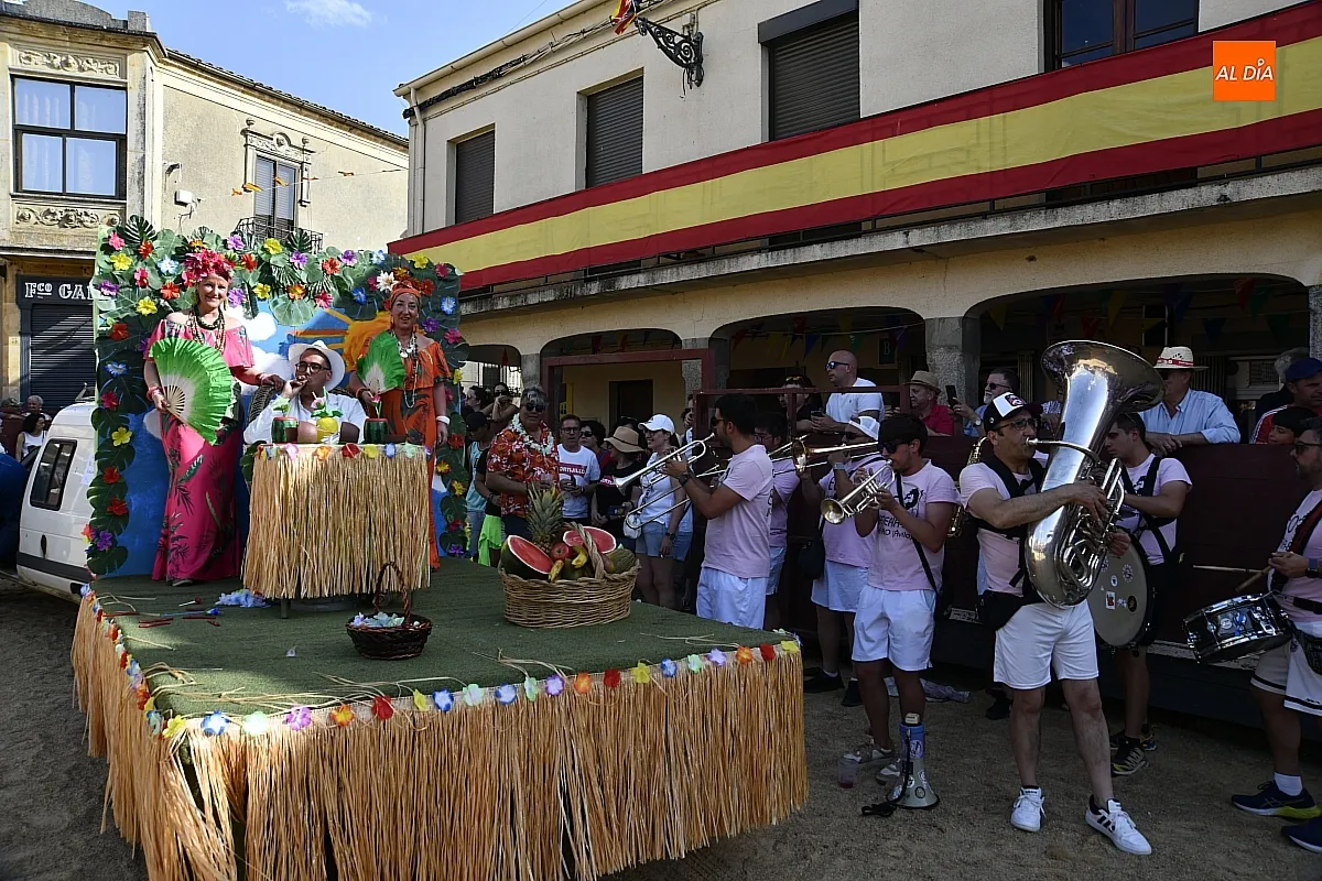Desfile disfraces peñas La Fuente de San Esteban/ Fotos: Adrián M.Pastor