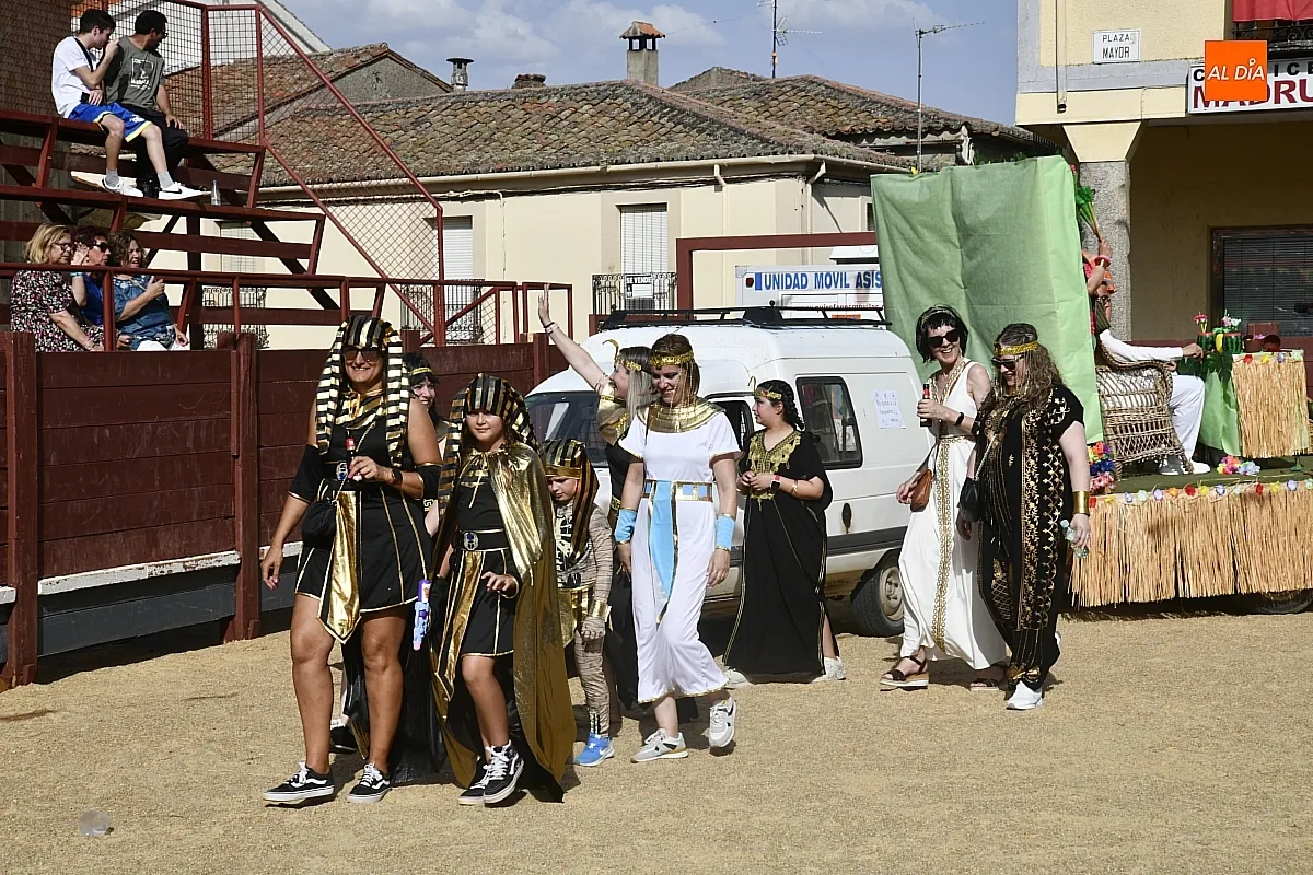 Desfile disfraces peñas La Fuente de San Esteban/ Fotos: Adrián M.Pastor