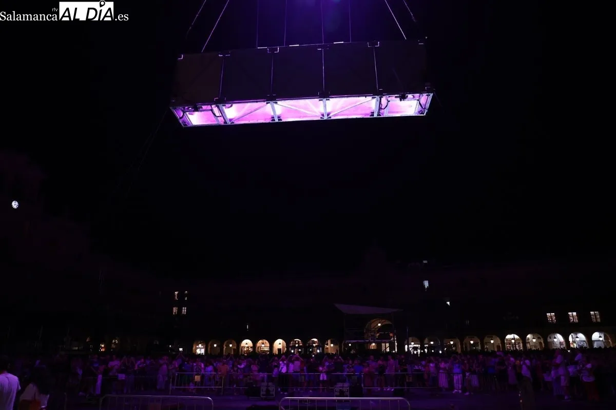 Euforia, espectáculo aéreo del Fácyl en la Plaza Mayor. Foto de David Sañudo