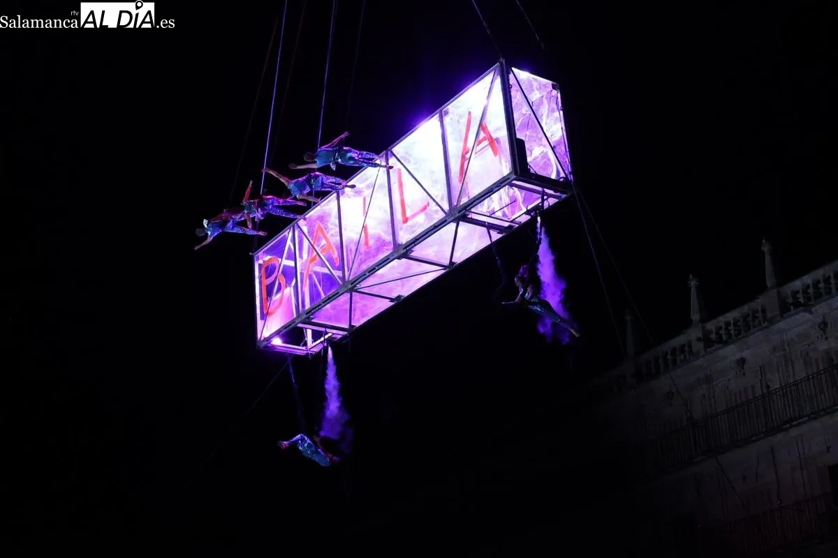 Euforia, espectáculo aéreo del Fácyl en la Plaza Mayor. Foto de David Sañudo