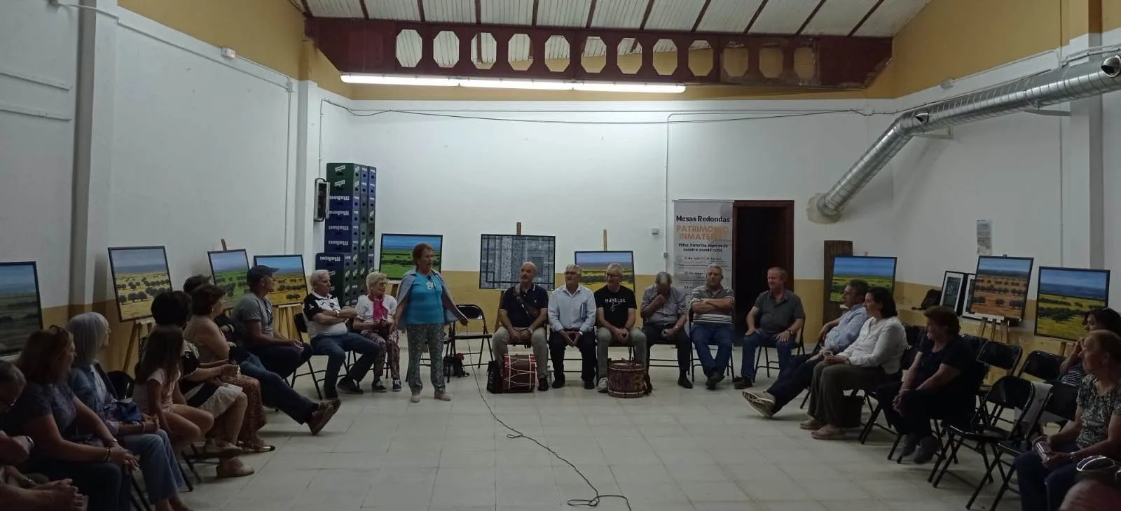 Foto 4 - La mesa redonda sobre el folclore serrano congrega a unas 80 personas en El Ma&iacute;llo