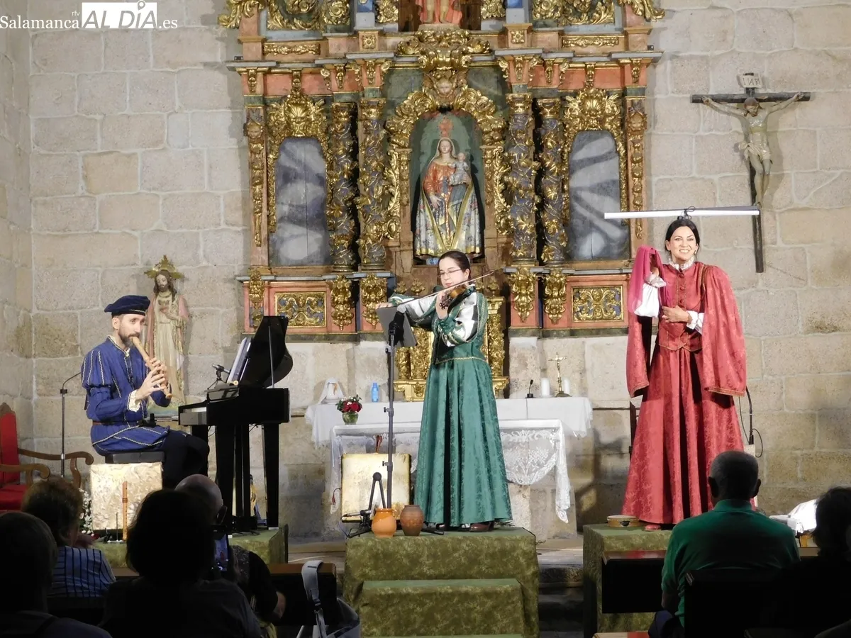  Guadalupe Lancho, Jenny Leyva y Juan Francisco Vicente, cautivaron al público que abarrotó la iglesia de El Manzano 