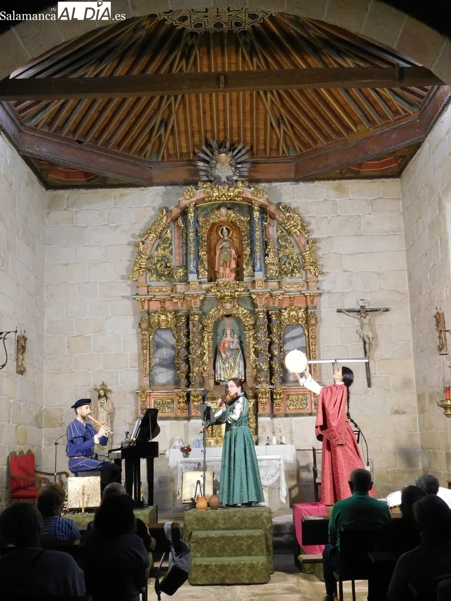  Guadalupe Lancho, Jenny Leyva y Juan Francisco Vicente, cautivaron al público que abarrotó la iglesia de El Manzano 