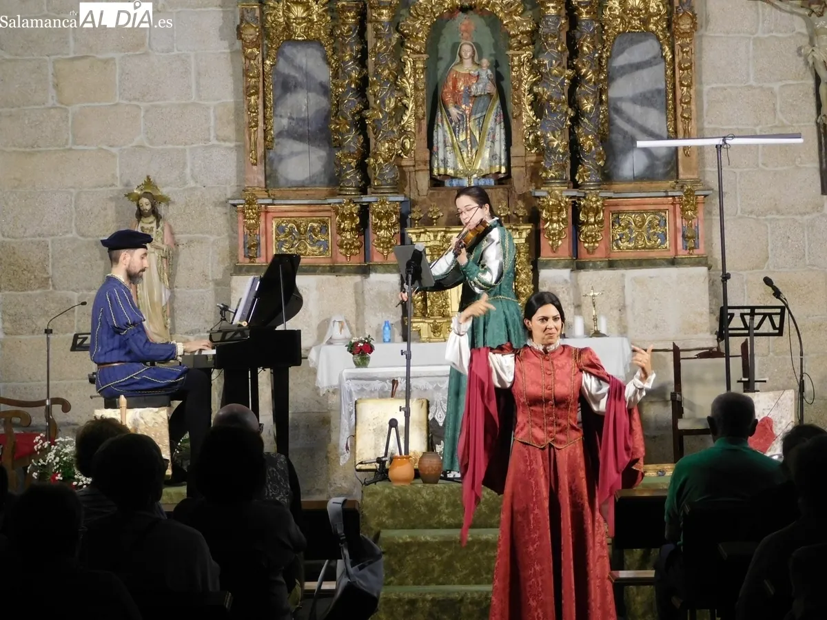  Guadalupe Lancho, Jenny Leyva y Juan Francisco Vicente, cautivaron al público que abarrotó la iglesia de El Manzano 
