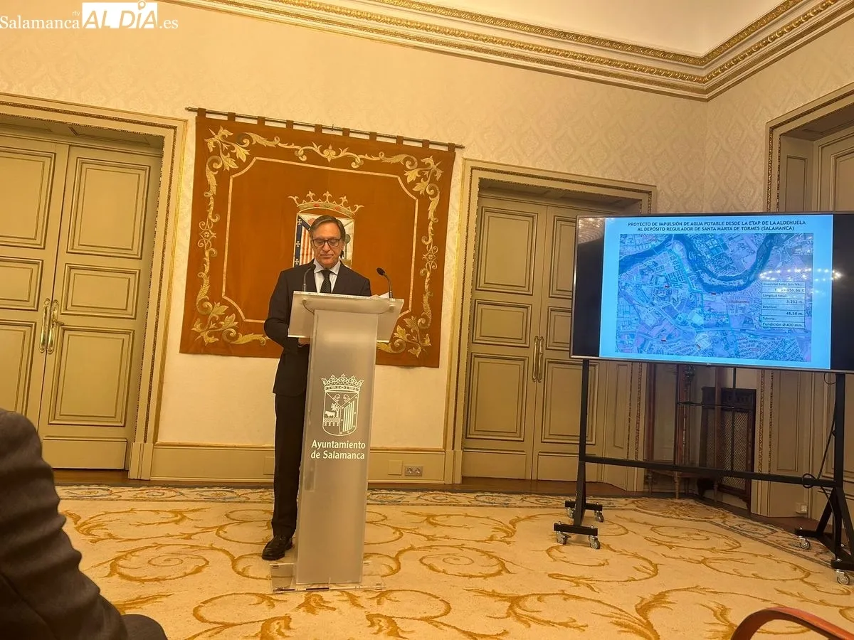 El alcalde de Salamanca, Carlos García Carbayo; el consejero de Medio Ambiente, Vivienda y Ordenación del Territorio de la Junta de Castilla y León, Juan Carlos Suárez-Quiñones; el presidente de la Diputación de Salamanca, Javier Iglesias; y el alcalde de