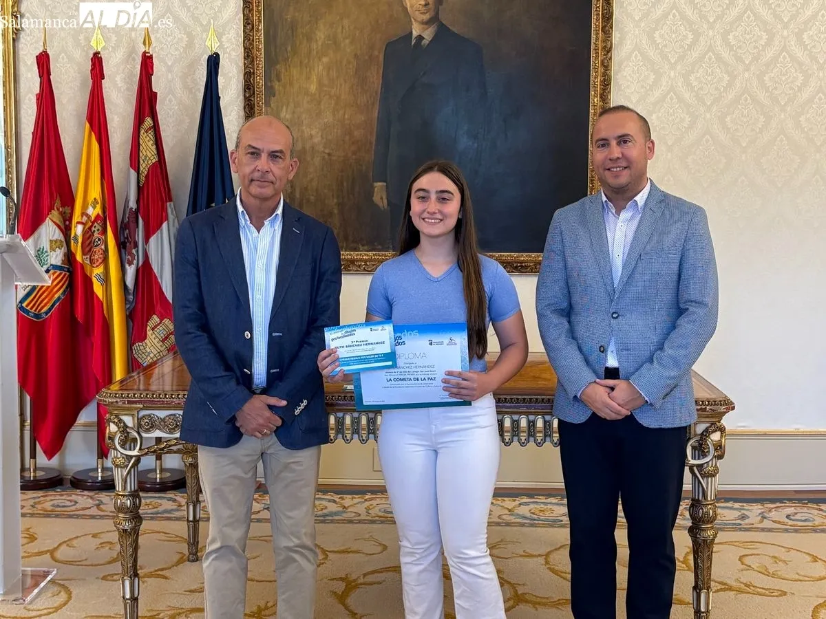 Entrega en el Ayuntamiento de Salamanca de los diplomas del tercer certamen de dibujos geolocalizados. Foto de Miguel González