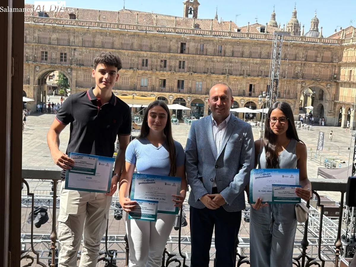 Entrega en el Ayuntamiento de Salamanca de los diplomas del tercer certamen de dibujos geolocalizados. Foto de Miguel González