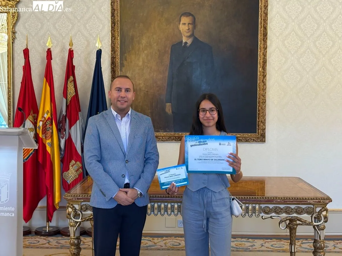 Entrega en el Ayuntamiento de Salamanca de los diplomas del tercer certamen de dibujos geolocalizados. Foto de Miguel González