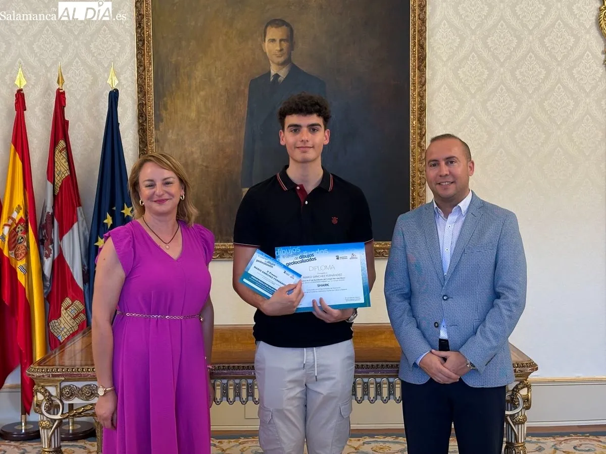 Entrega en el Ayuntamiento de Salamanca de los diplomas del tercer certamen de dibujos geolocalizados. Foto de Miguel González