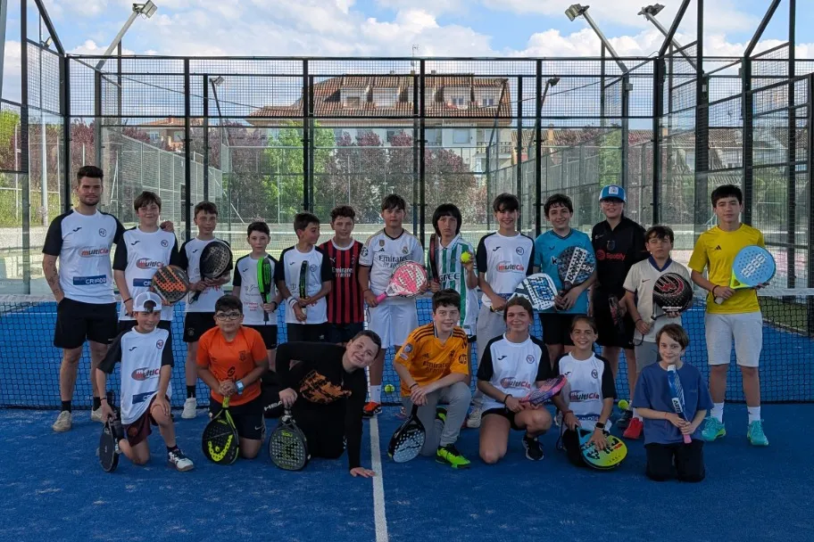 Foto 5 - El Club de P&aacute;del promueve una edici&oacute;n veraniega de su Escuela para ni&ntilde;os y adolescentes