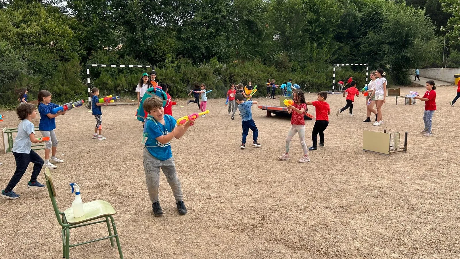 Guerra de agua en el Colegio Antonio Machado