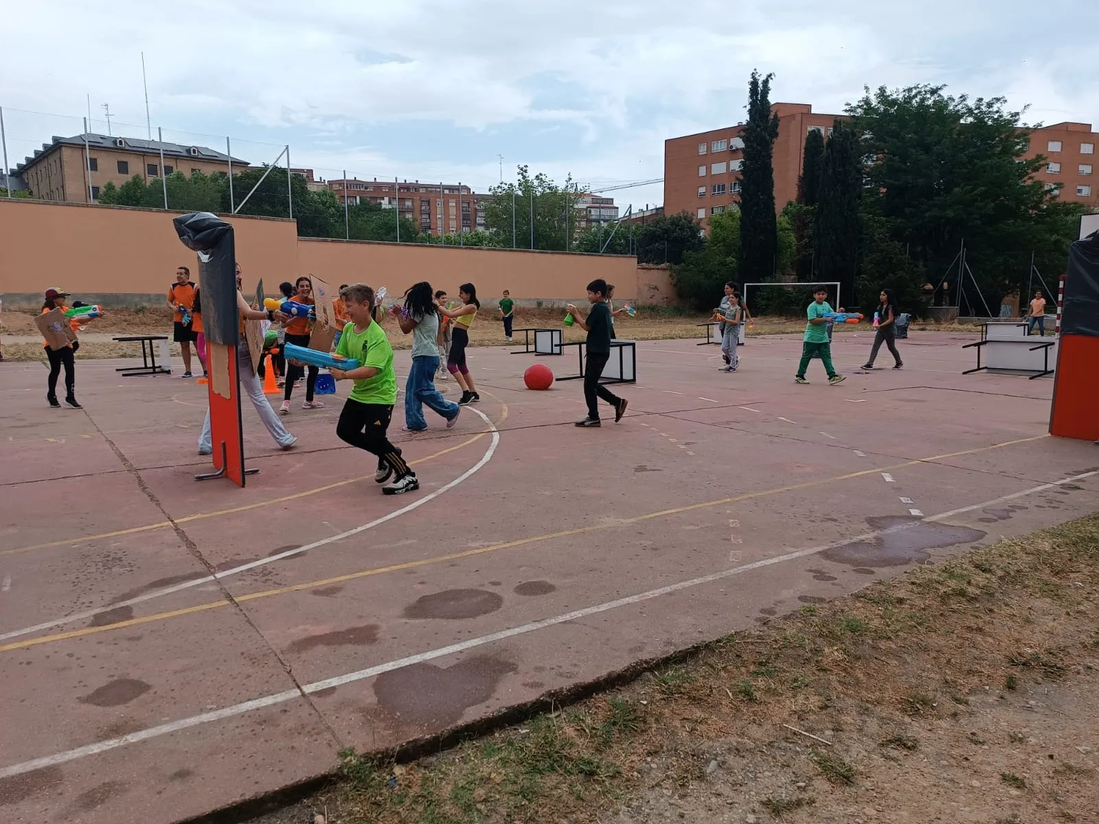 Guerra de agua en el Colegio Antonio Machado