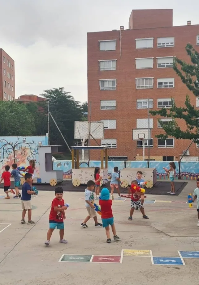 Guerra de agua en el Colegio Antonio Machado