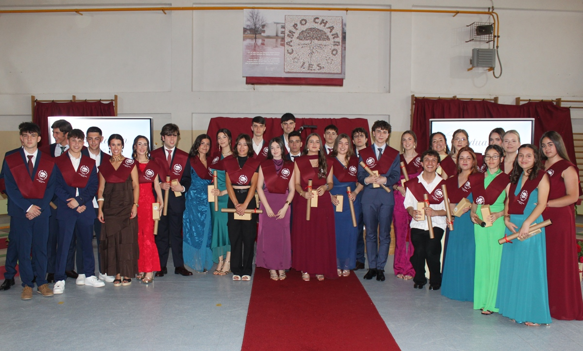 El IES Campo Charro de La Fuente gradúa a su promoción 2019-2025