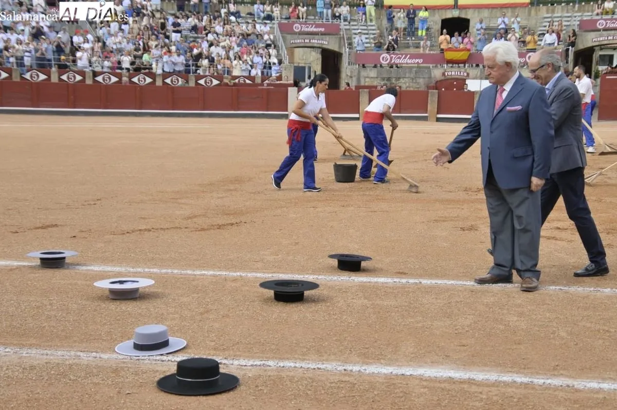 Foto 5 - VIDEOS Y FOTOS | El Viti, inmortalizado en una placa en el patio de cuadrillas de La Glorieta&nbsp;