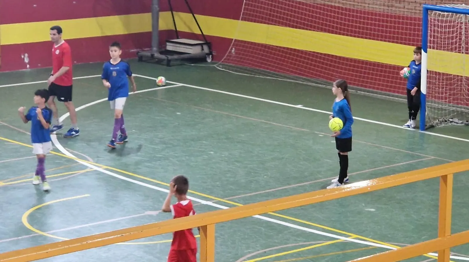Foto 3 - 8 jugadores del III Columnas toman parte en un entreno de la Selecci&oacute;n Sub&rsquo;11 de Castilla y Le&oacute;n