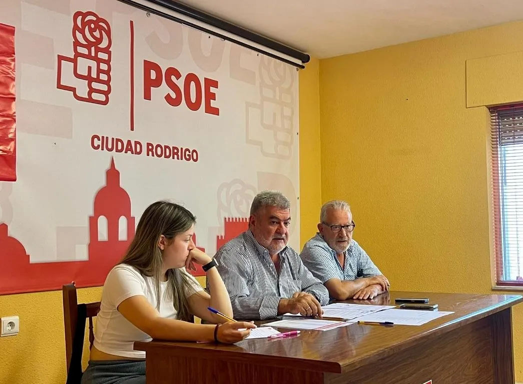 Foto 2 - Carlos Fern&aacute;ndez Chanca, reelegido secretario general del PSOE de Ciudad Rodrigo