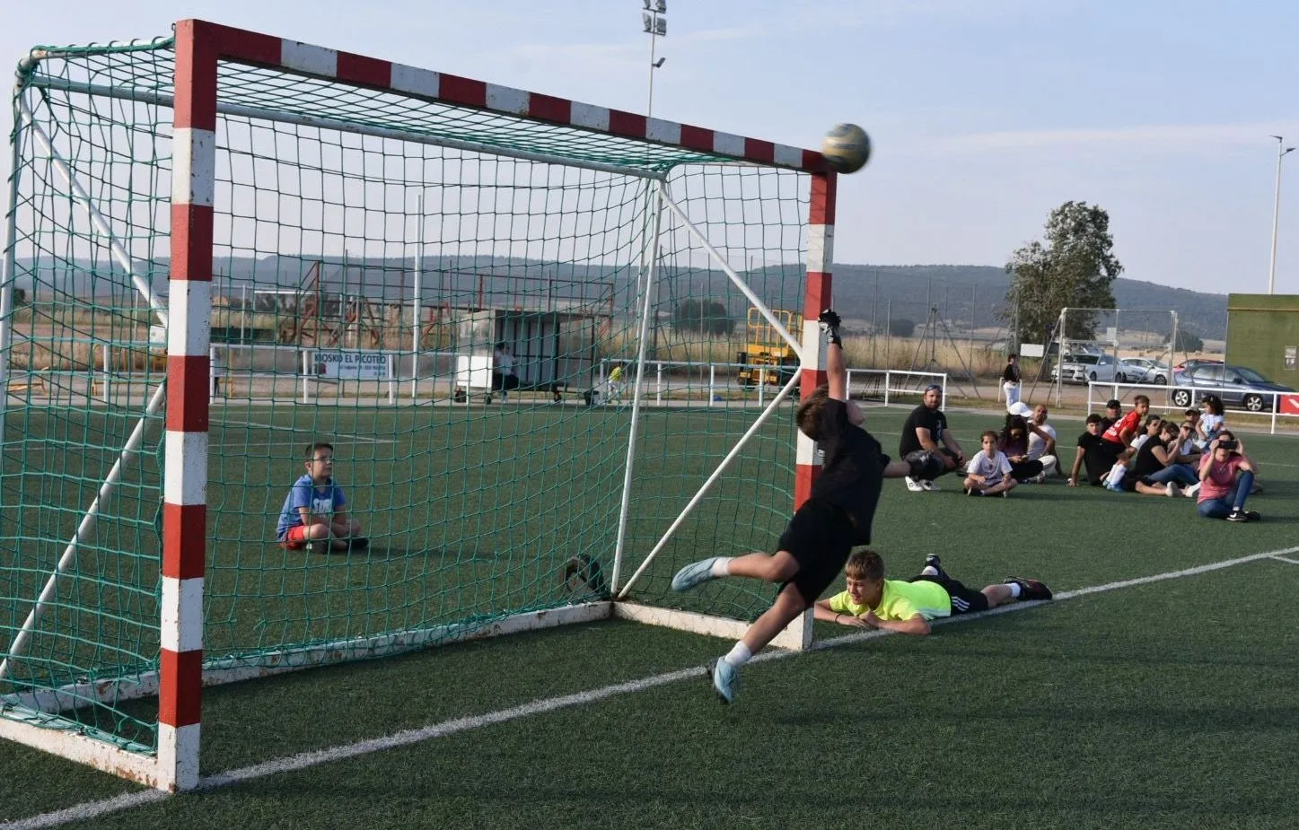 Foto 3 - Los penaltys deciden los finalistas de la 2&ordf; Liga Prebenjam&iacute;n del Ciudad Rodrigo CF