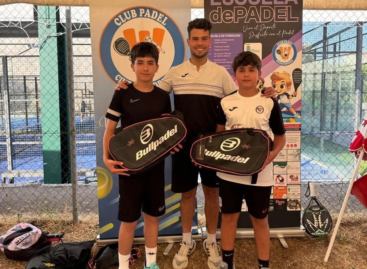 Foto 6 - La Escuela de P&aacute;del pone el broche a la temporada con una fiesta