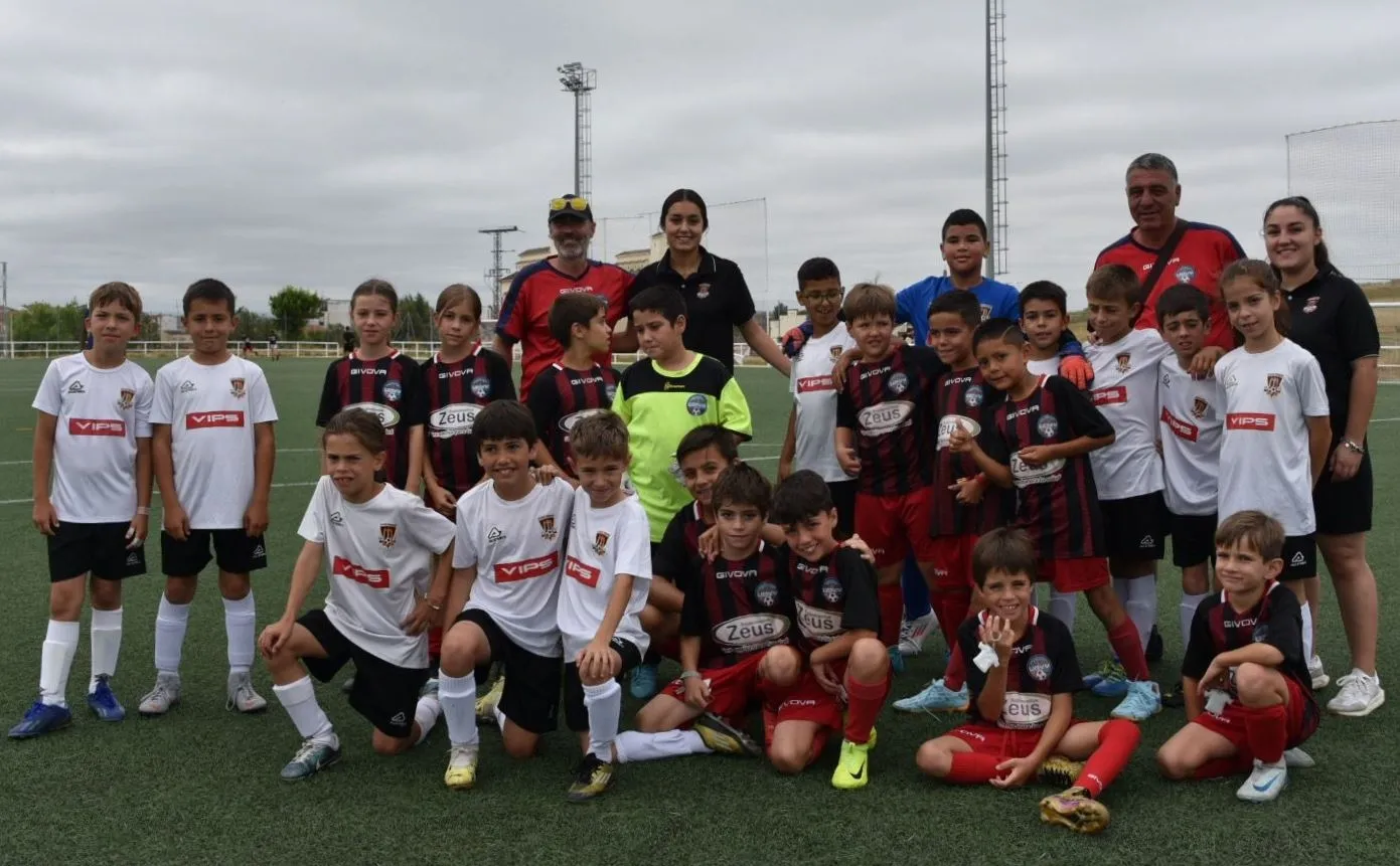 Foto 2 - Disputado un &lsquo;Trofeo de la Amistad&rsquo; con presencia del Vilar Formoso y del Vell&oacute;n Venturada