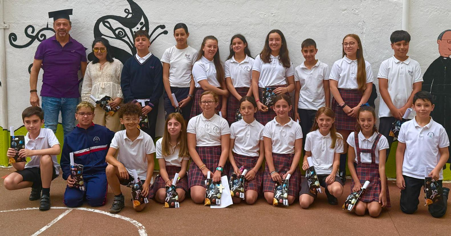Misioneras-Santa Teresa completa sus graduaciones con la de 6º de Primaria