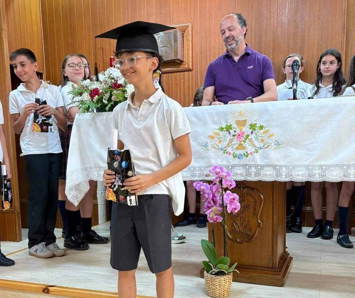 Foto 9 - Misioneras-Santa Teresa completa sus graduaciones con la de 6&ordm; de Primaria