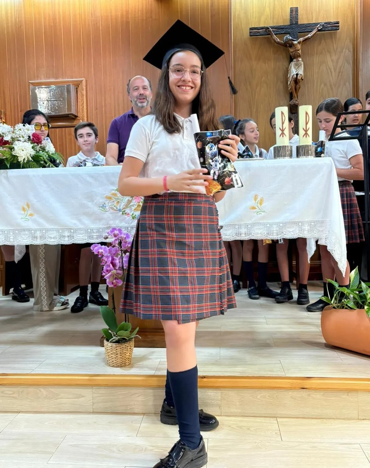 Foto 7 - Misioneras-Santa Teresa completa sus graduaciones con la de 6&ordm; de Primaria