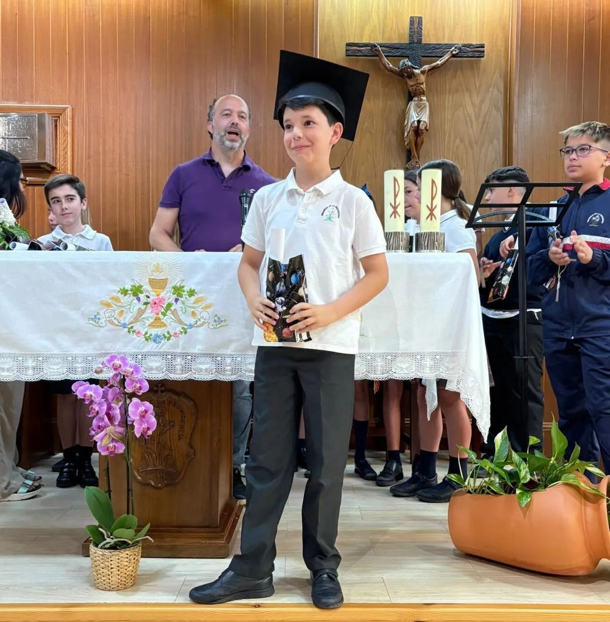 Foto 6 - Misioneras-Santa Teresa completa sus graduaciones con la de 6&ordm; de Primaria