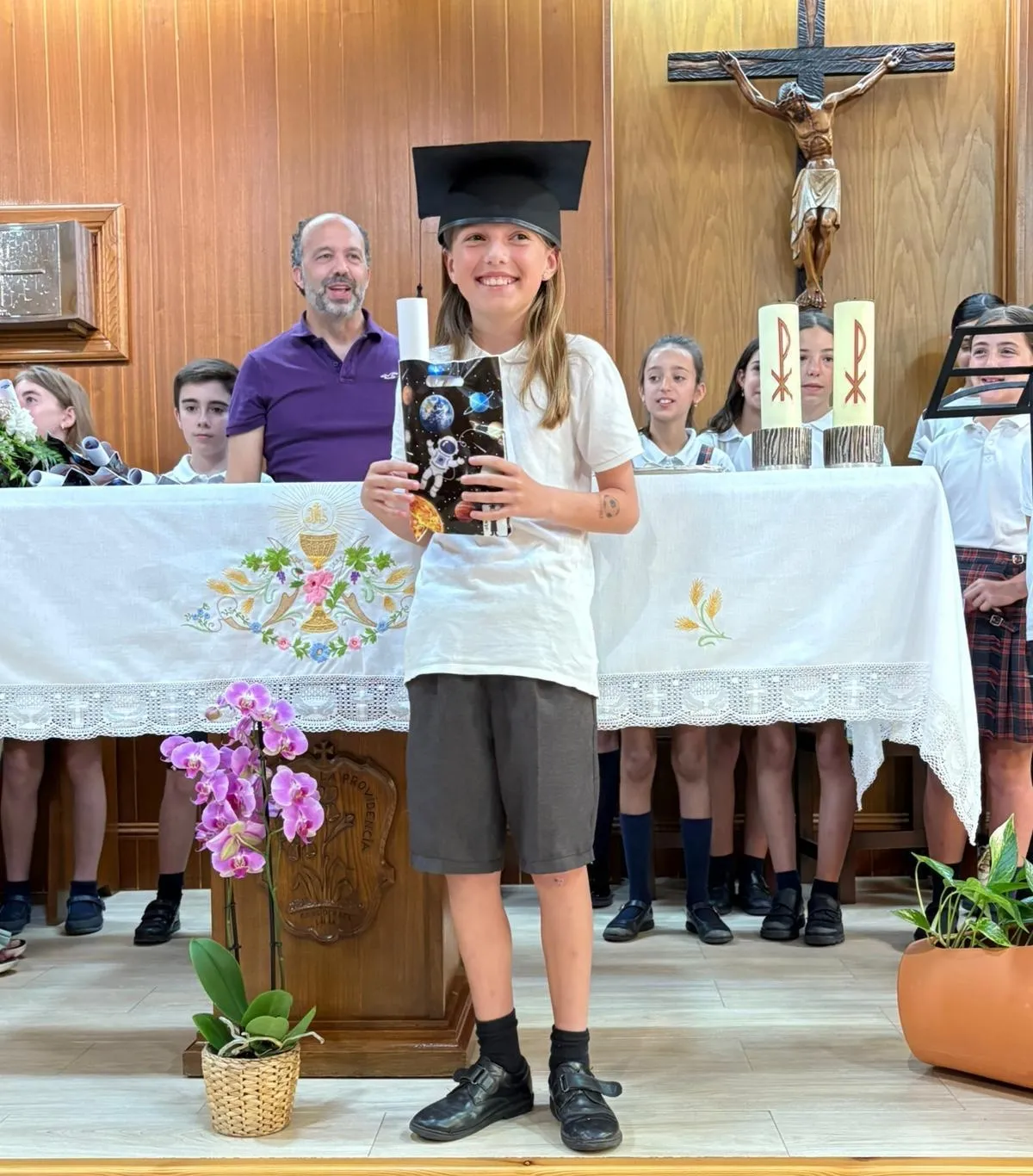 Foto 5 - Misioneras-Santa Teresa completa sus graduaciones con la de 6&ordm; de Primaria