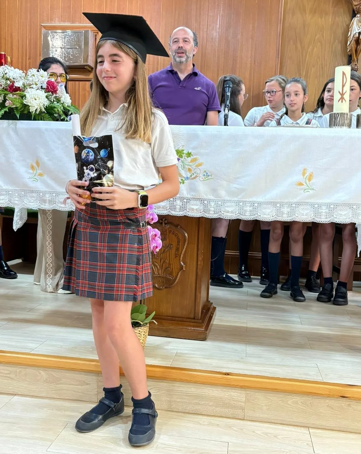 Foto 4 - Misioneras-Santa Teresa completa sus graduaciones con la de 6&ordm; de Primaria
