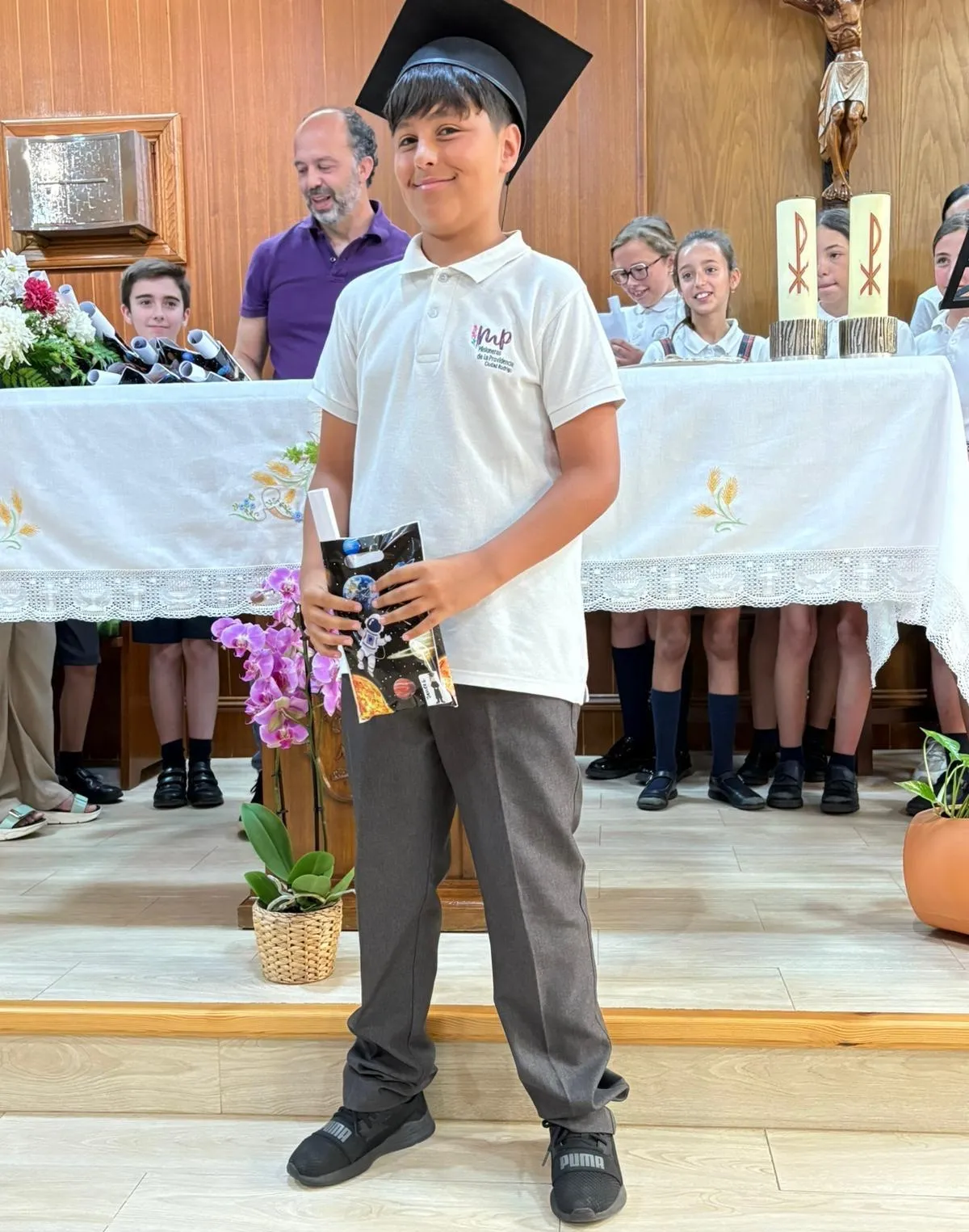 Foto 3 - Misioneras-Santa Teresa completa sus graduaciones con la de 6&ordm; de Primaria